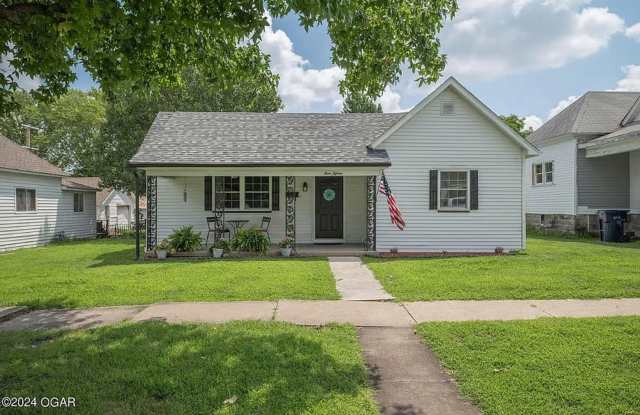Fully Furnished Home in Webb City! 2/2 includes ALL appliances, ALL utilities/pest control/lawncare/wifi. photos photos