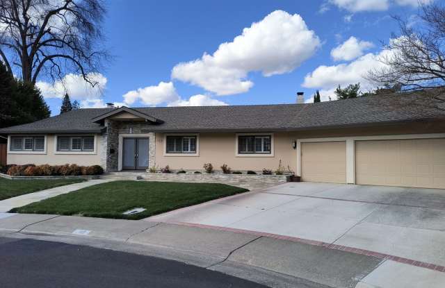 AVAILABLE IN DECEMBER!!! Prestigious 5 Bedroom 3 Bathroom with POOL! Gallery 1