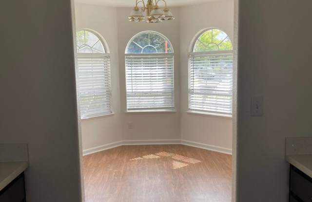Beautiful, clean, and ready for Move-In Gallery 4