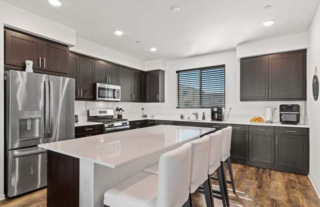 4 Bedroom Condo in the Playa del Sol Community Gallery 1