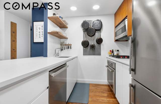 515 East 72nd Street Gallery 2