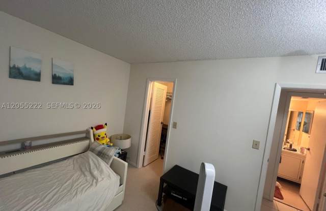 3100 W Rolling Hills Cir Gallery 3