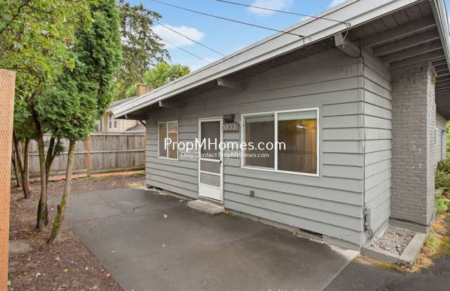 Charming Two Bedroom Duplex in SW! Gallery 2