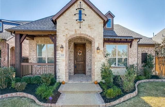 1010 Crystal Oak Lane - 1010 Crystal Oak Ln, Arlington, TX 76006