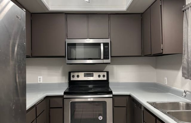 Modern 2 Bed, 2 Bath Condo Near UNLV – Prime Central Location! photos photos