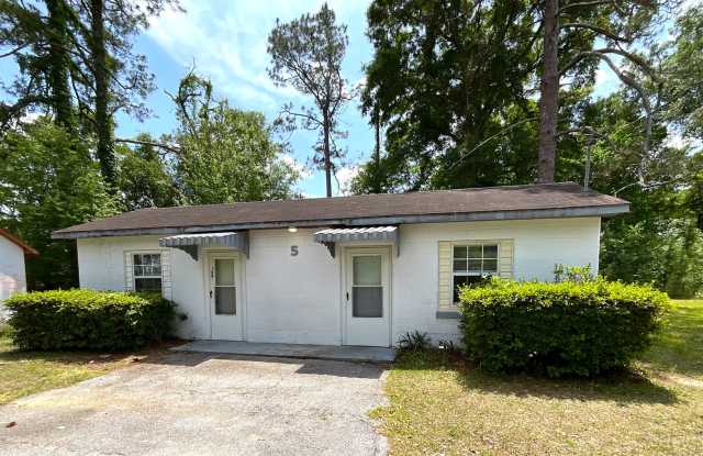 Sweet 1/1 Cottage at Hill Loop in Bonifay with Water/Sewer, Garbage, & Lawn Maintenance Included photos photos Sweet 1/1 Cottage at Hill Loop in Bonifay with Water/Sewer, Garbage, & Lawn Maintenance Included photos photos