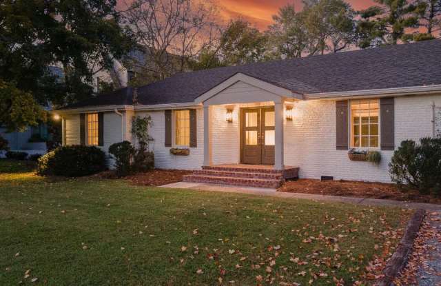 **ADORABLE DUBLEX IN BELLE MEADE WITH AMAZING YARD SURROUNDED BY MULTI-MILLION DOLLAR HOMES** Gallery 3