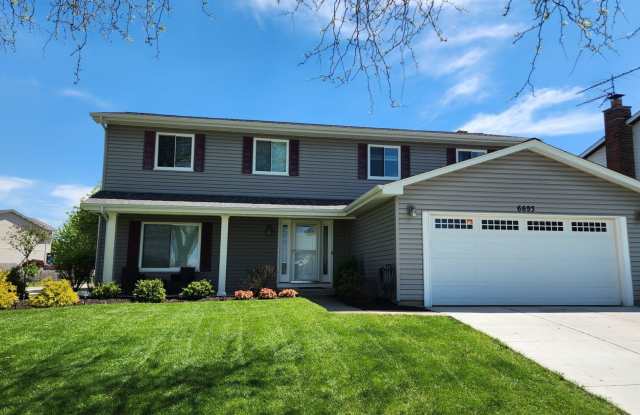 Charming 4BR House in Woodridge photos photos