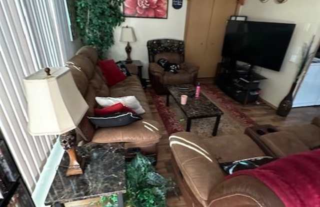 706 Darby Street - B Gallery 3