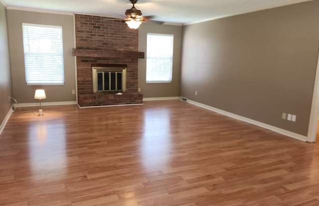 Maryville 37803 - 3 bedroom, 2 bath rancher with full unfinished basement - Contact Steve Davis (865) 681-1000 Gallery 4