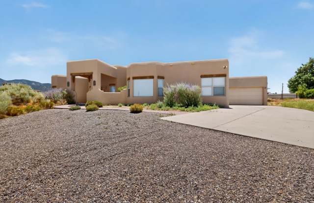 Luxuary Home in N. Alb Acres 2200/sf 3/bd 2/ba 2/cg Gallery 3