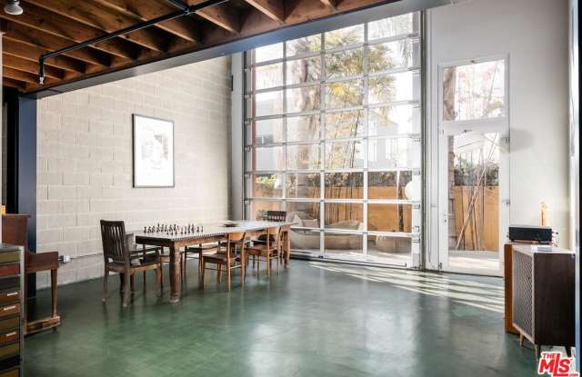 2114 NARCISSUS Court Gallery 3
