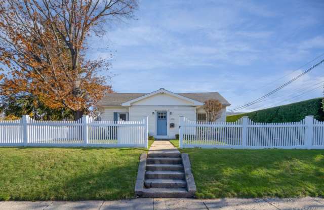 176 Laurel Avenue - 176 Laurel Avenue, Northport, NY 11768