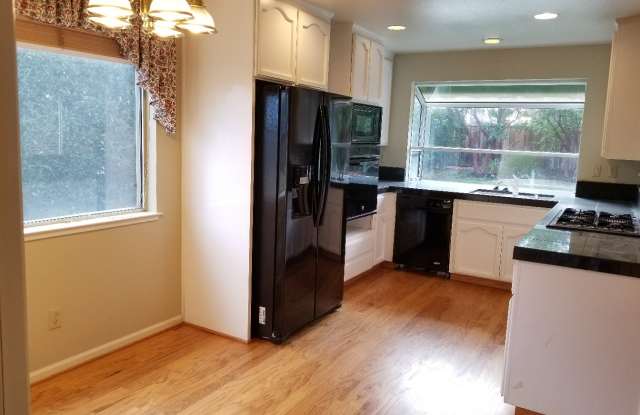 301 Mountain Ridge Gallery 3