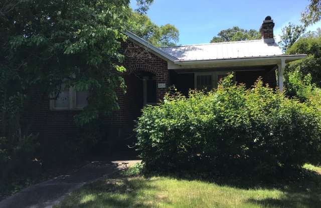 Charming 1920s Bungalow Near Five Points – Available Now! photos photos