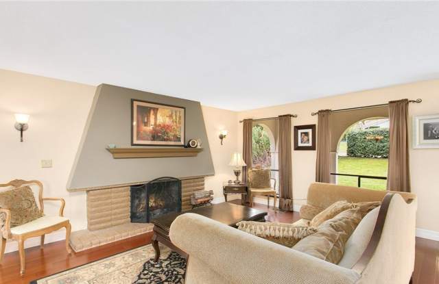 Live Comfortably in Federal Way – 4-Bedroom Home Near Golf, Shops & Transit Gallery 4