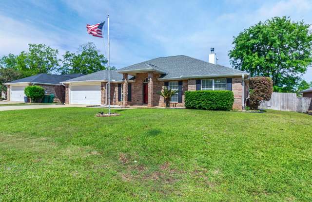 4 Bedroom with a pool in Crestview!!! Gallery 3