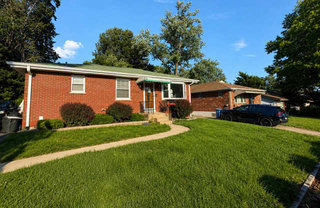 Renovated 2 Bed + Finished Basement | 1.5 Bath | Half Off Deposit | All Housing Vouchers Welcome! photos photos