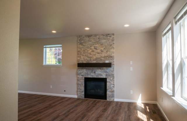 3Bd/2Ba Everett Home Gallery 4