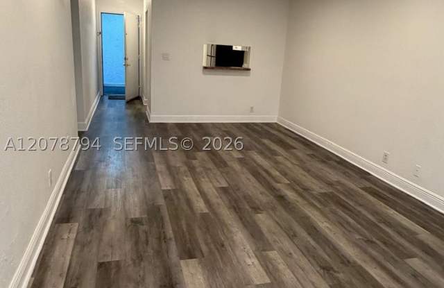5201 Geneva Way 305 Gallery 1
