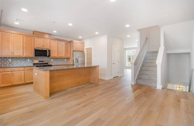 Modern 2025 Townhome | Open-Concept Living, Chef’s Kitchen with Large Island & 2-Car Garage photos photos