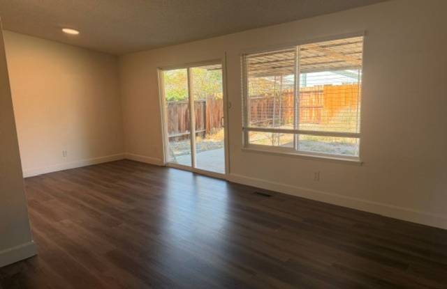 <b> Refreshed Four Bedroom Central Sparks Home<br><br> Gallery 4