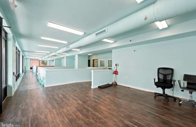 512-18 E GIRARD Avenue Gallery 4