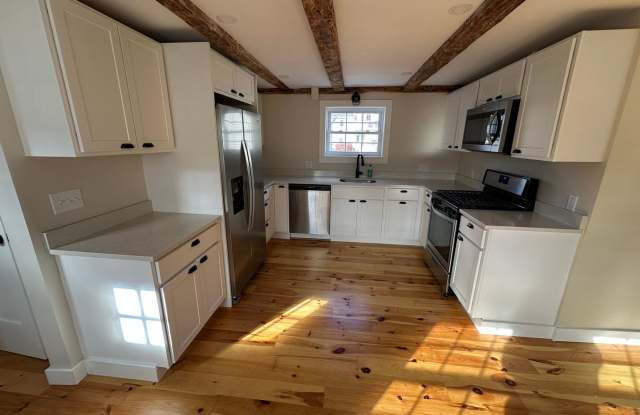 Cute 4 Bedroom Urban South Portland Farmhouse photos photos