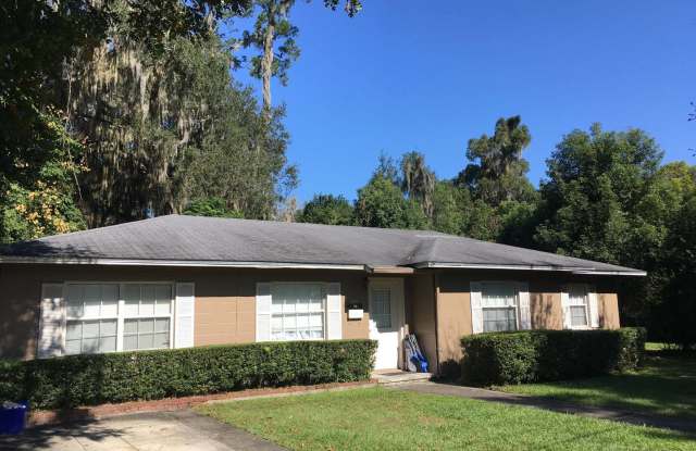 Charming 4 Bedroom, 2 Bathroom House - 224 Northwest 13th Avenue, Gainesville, FL 32601