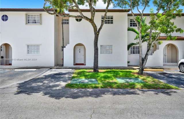 13559 SW 62nd St - 13559 Southwest 62nd Street, Kendale Lakes, FL 33183