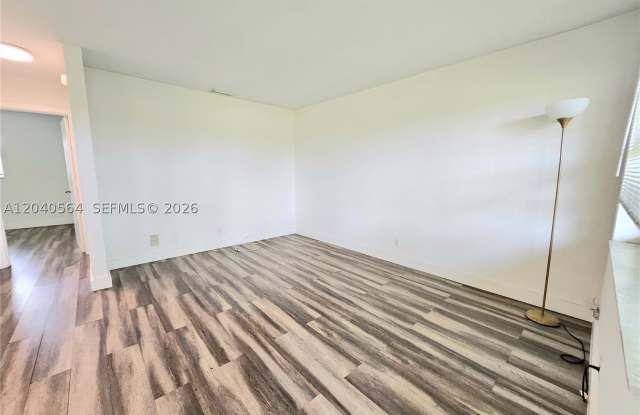 5180 NE 6th Ave Gallery 3