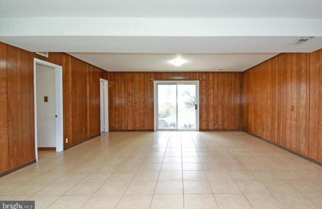 1043 WARBLER PLACE Gallery 4