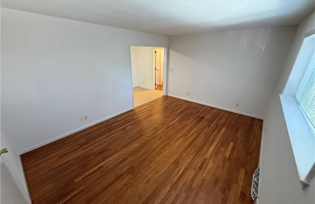1608 W Northwest Boulevard Gallery 2