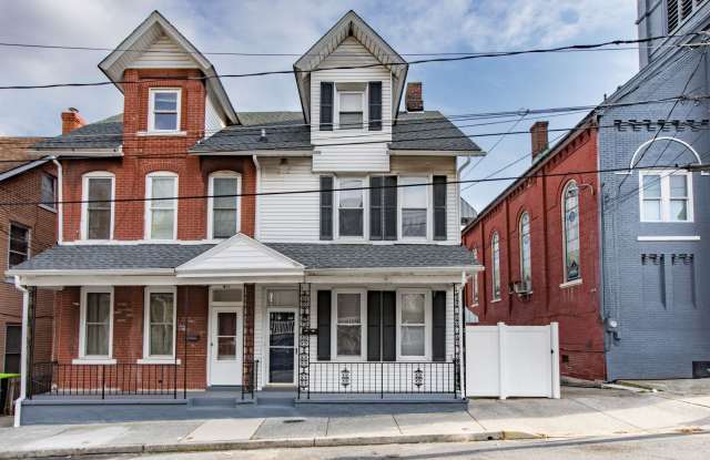 SIX BEDROOM Updated Half Twin photos photos