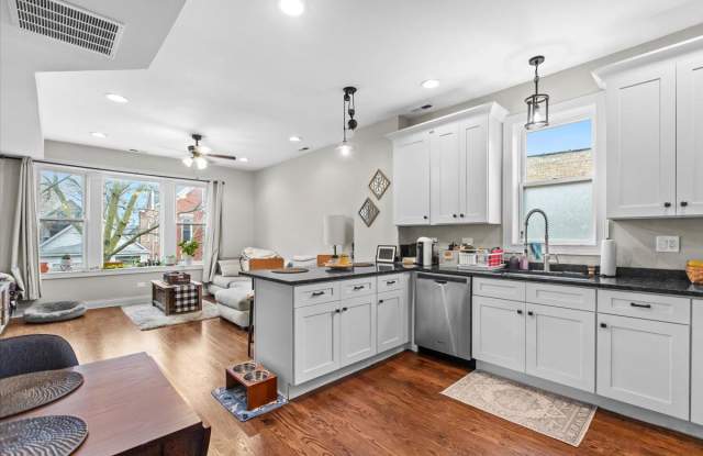 2418 West Medill Avenue photos photos
