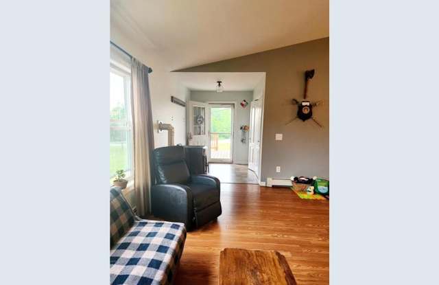 Beautiful 4 Bed 2 Bath in Lisbon Gallery 4
