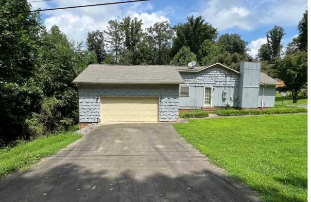 1521 Cedar Lane Gallery 2