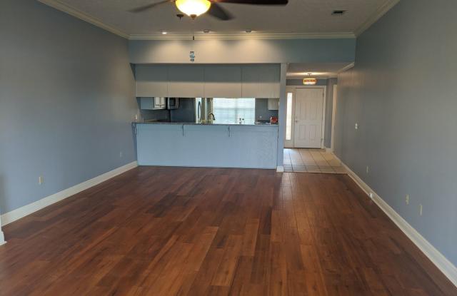 2525 Country Club Drive Gallery 3
