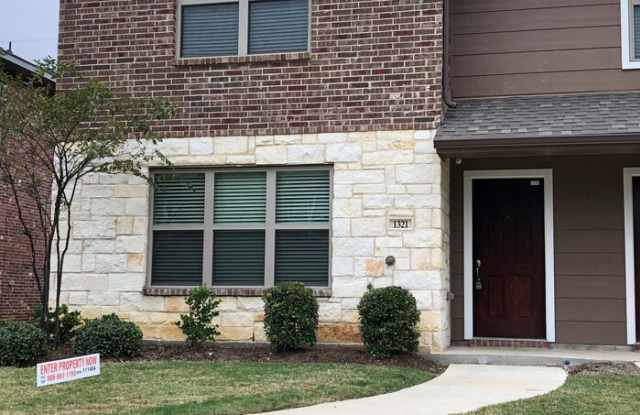 1321 Lakecrest Lane - 1321 Lake Crest Ln, Lewisville, TX 75057