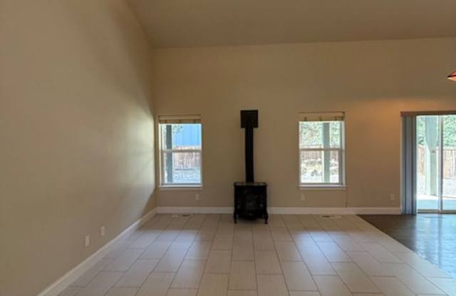 Single Level 3 Bedroom Beauty near Old Mill with RV parking! Gallery 4