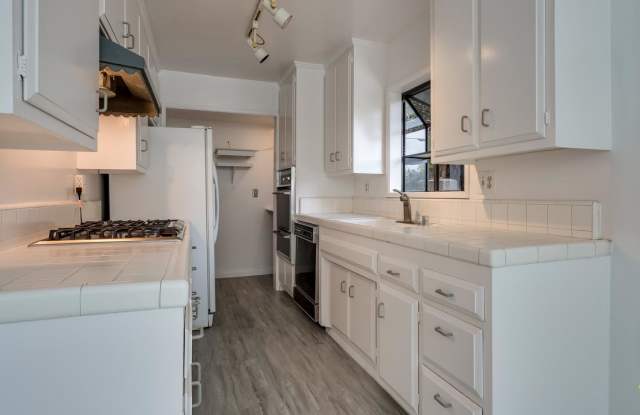 8859 LOOKOUT MOUNTAIN Avenue Gallery 3