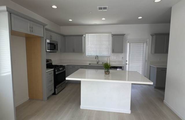 Northside Visalia Home! Now Ready! Gallery 4
