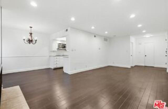 11656 Montana Avenue Gallery 2