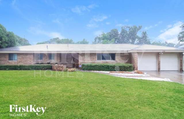 110 North Westchester Avenue - 110 North Westchester Avenue, Norman, OK 73069 110 North Westchester Avenue - 110 North Westchester Avenue, Norman, OK 73069