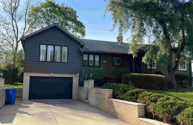 327 Parkside Drive - 327 Parkside Drive, Paramus, NJ 07652
