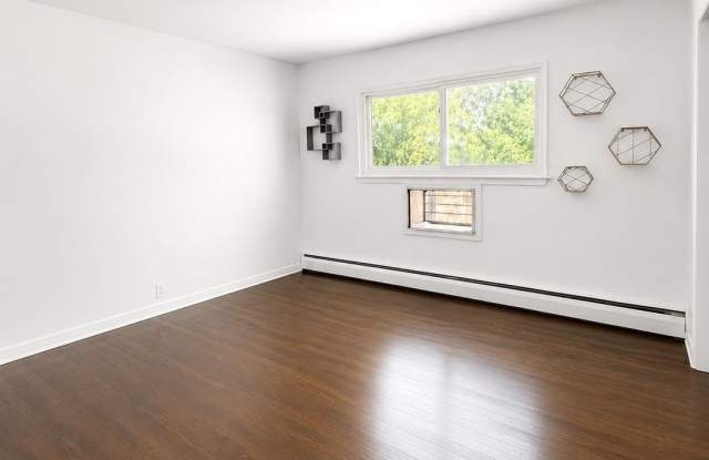 633 Wellwood Avenue Gallery 3