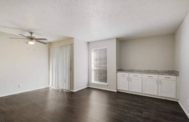 1582 Thousand Oaks Dr Gallery 1