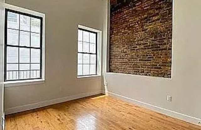 72 Willoughby St Gallery 1