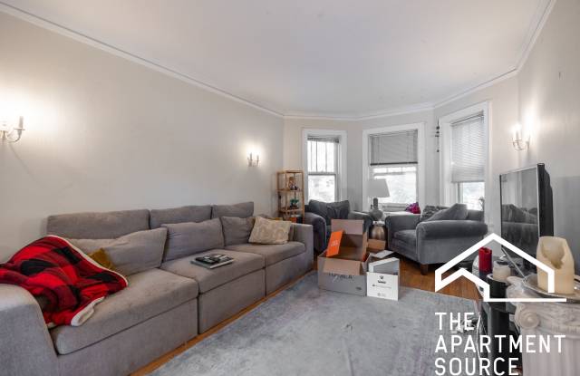 3709 N Hoyne Ave photos photos