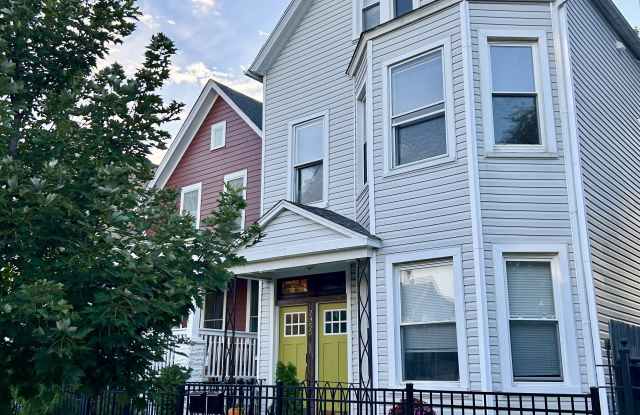 2955 North Gresham Avenue Gallery 1
